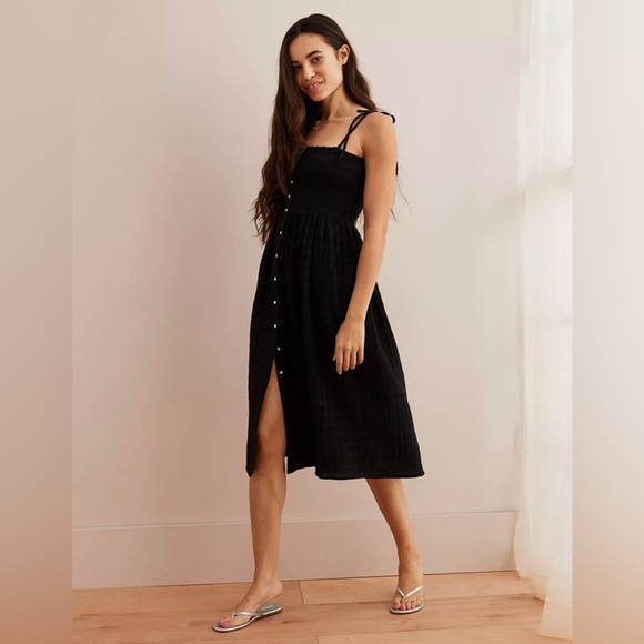 aerie Dresses & Skirts - Aerie Textured Smocked Button Front Midi Dress in Black